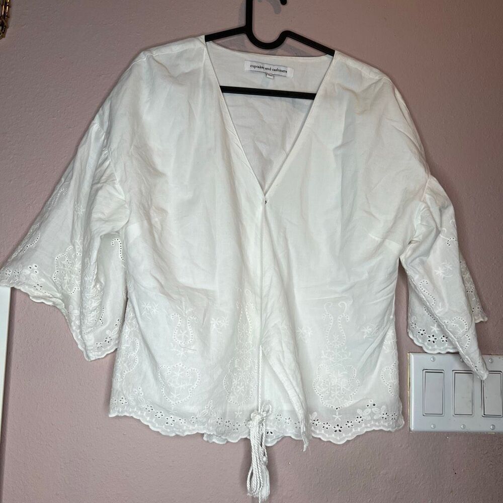 Cupcakes and cashmere eyelet edges flare sleeves